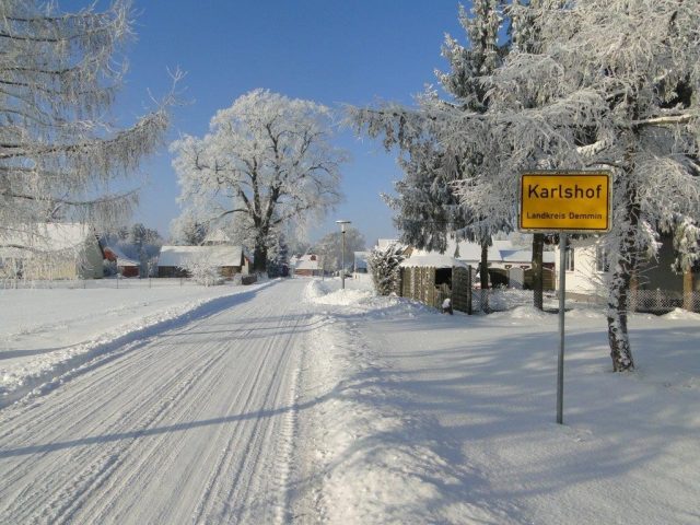 Ortseingang im Winter